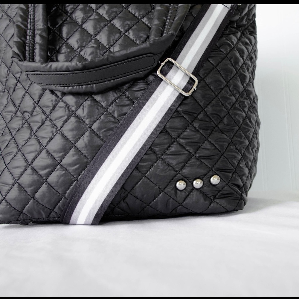 QUILTED SOHO TOTE BAG IN BLACK WITH REMOVABLE WRISTLET POUCH - Picture 3 of 10